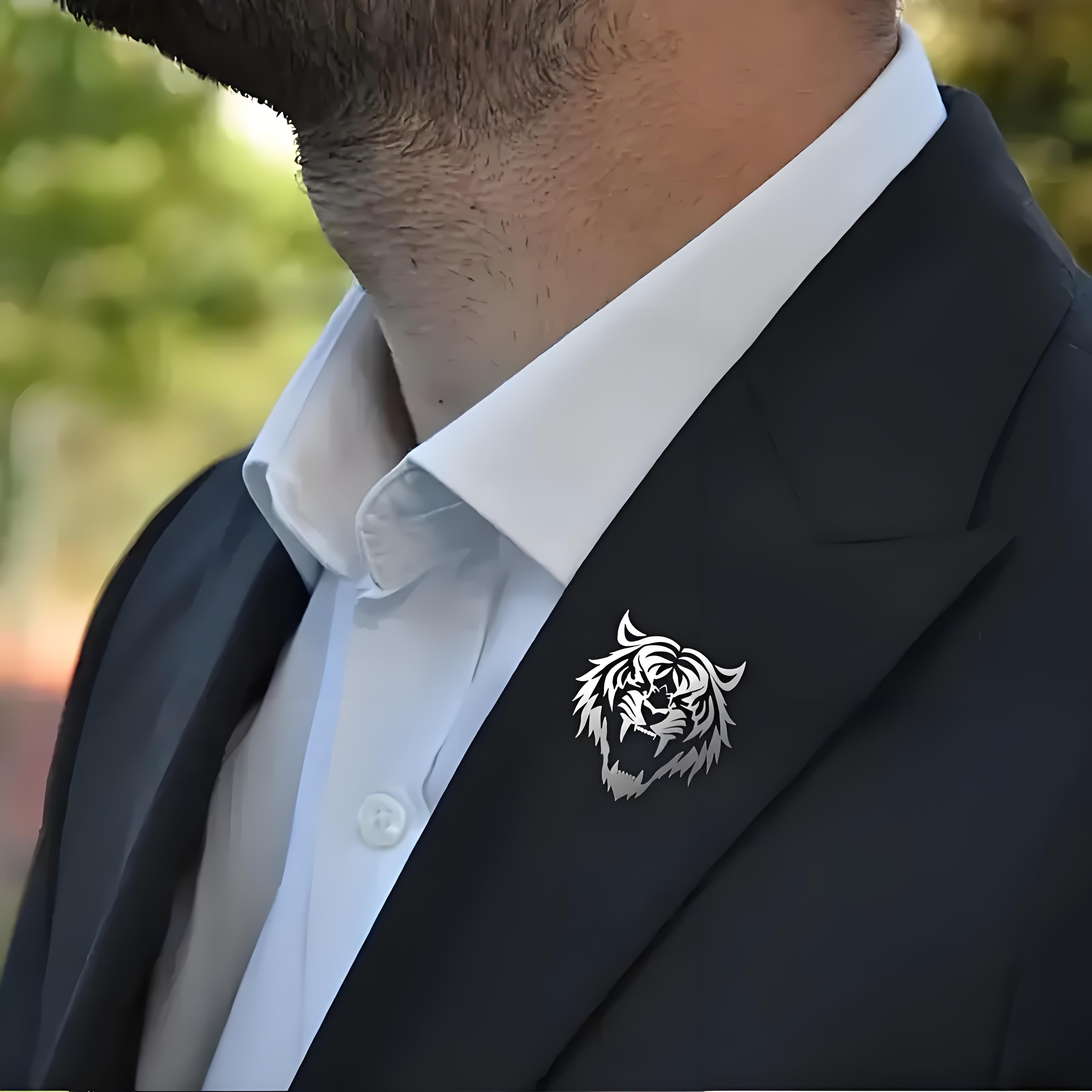 Spilla da uomo con testa di ti - Tuxedo Lapel Pin recensione e prezzo